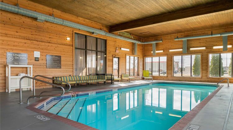Comfort Inn & Suites North Toledo Pool