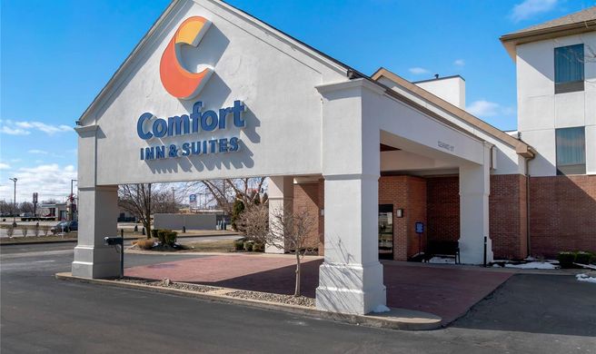 Comfort Inn & Suites North Toledo Exterior
