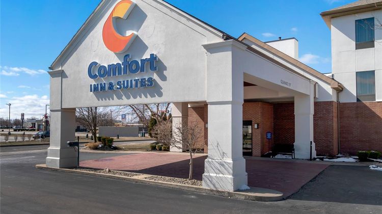 Comfort Inn & Suites North Toledo Exterior