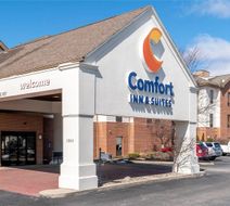 Comfort Inn & Suites North Toledo Exterior