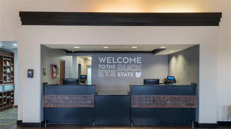 Comfort Inn & Suites North Toledo Lobby
