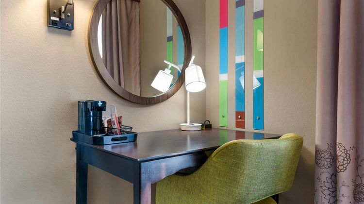 Comfort Inn & Suites North Toledo Room