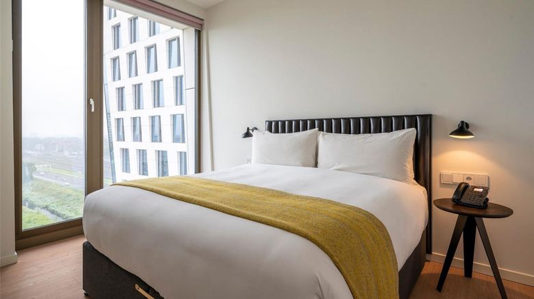 <b>Premier Suites Plus Amsterdam Room</b>. Images powered by <a href="https://iceportal.shijigroup.com/" title="IcePortal" target="_blank">IcePortal</a>.