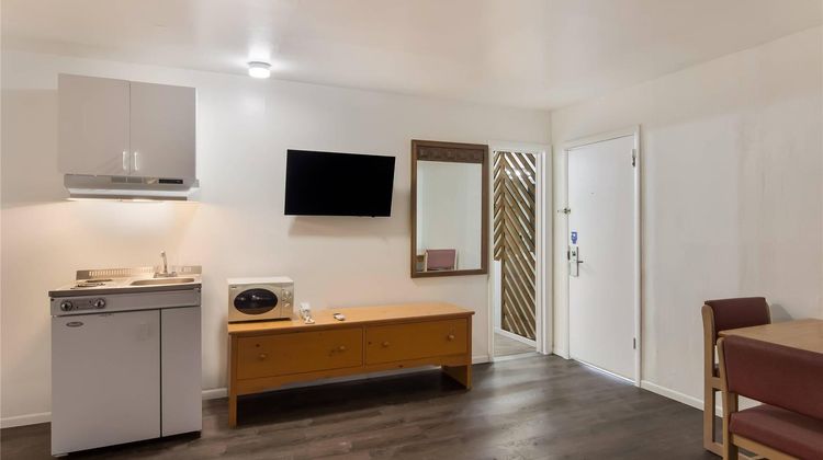 Rodeway Inn & Suites Historic Downtown Room