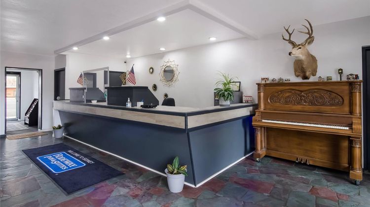 Rodeway Inn & Suites Historic Downtown Lobby