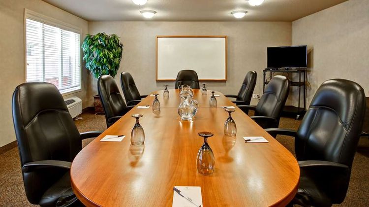 Ramada by Wyndham Ponoka Meeting