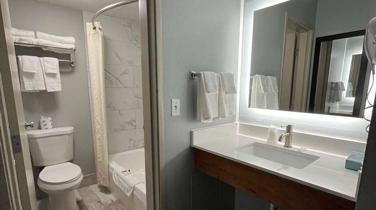 AmericInn by Wyndham Ladysmith Room