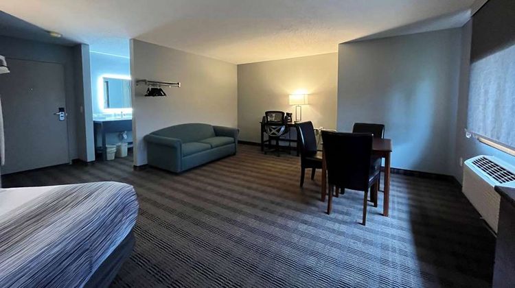 AmericInn by Wyndham Ladysmith Room