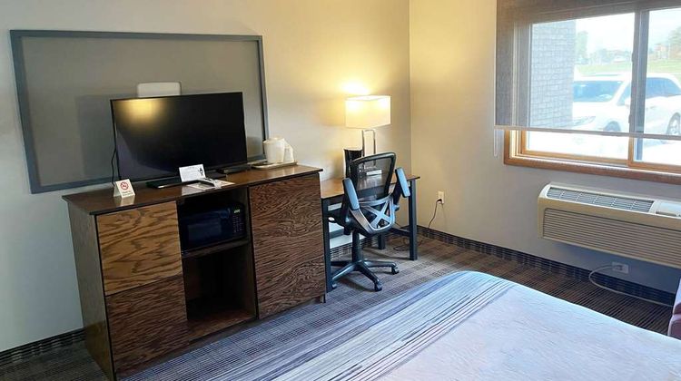 AmericInn by Wyndham Ladysmith Room