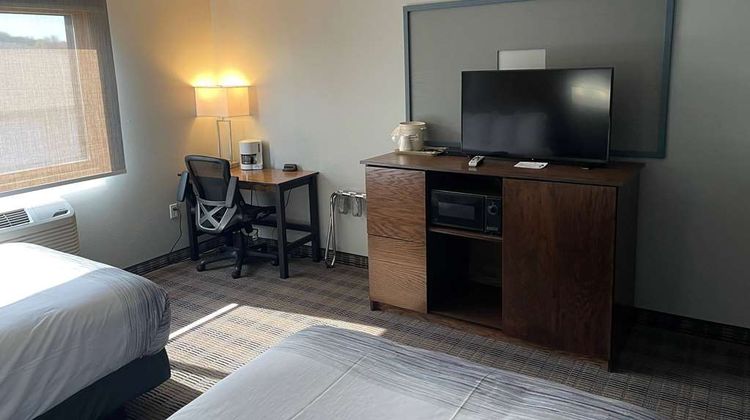 AmericInn by Wyndham Ladysmith Room