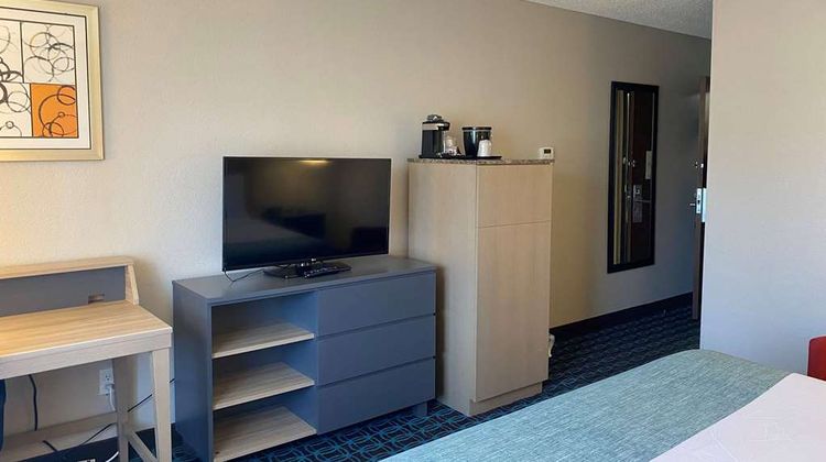 Wingate by Wyndham Chandler Room
