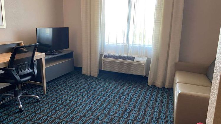 Wingate by Wyndham Chandler Room