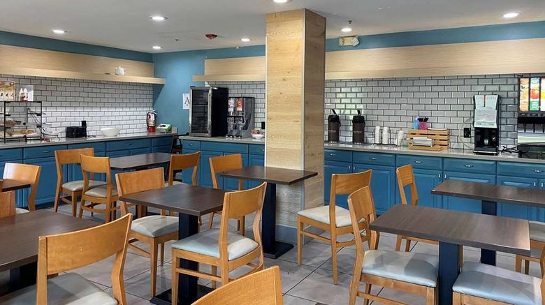 <b>Wingate by Wyndham Chandler Restaurant</b>. Images powered by <a href="https://iceportal.shijigroup.com/" title="IcePortal" target="_blank">IcePortal</a>.