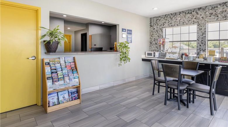<b>SureStay Hotel by Best Western McAlester Lobby</b>. Images powered by <a href="https://iceportal.shijigroup.com/" title="IcePortal" target="_blank">IcePortal</a>.