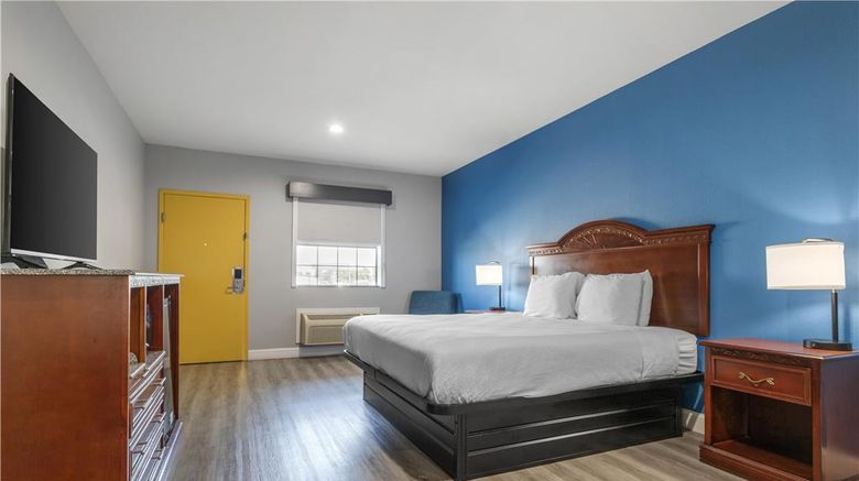 <b>SureStay Hotel by Best Western McAlester Room</b>. Images powered by <a href="https://iceportal.shijigroup.com/" title="IcePortal" target="_blank">IcePortal</a>.