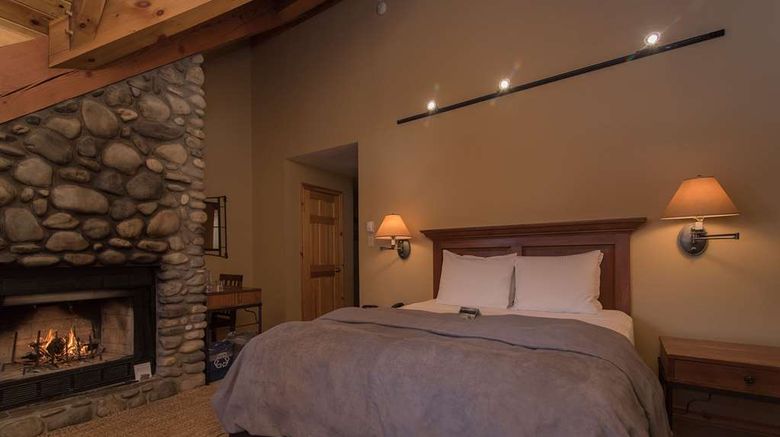 <b>Buffalo Mountain Lodge Room</b>. Images powered by <a href="https://iceportal.shijigroup.com/" title="IcePortal" target="_blank">IcePortal</a>.