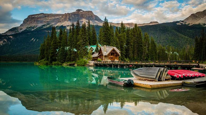 <b>Emerald Lake Lodge Exterior</b>. Images powered by <a href="https://iceportal.shijigroup.com/" title="IcePortal" target="_blank">IcePortal</a>.