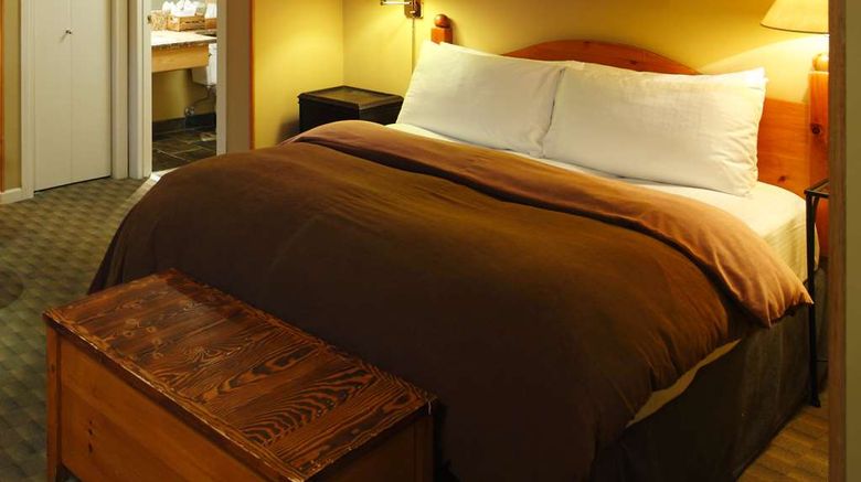<b>Emerald Lake Lodge Suite</b>. Images powered by <a href="https://iceportal.shijigroup.com/" title="IcePortal" target="_blank">IcePortal</a>.