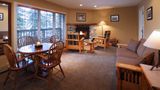 <b>Emerald Lake Lodge Room</b>. Images powered by <a href="https://iceportal.shijigroup.com/" title="IcePortal" target="_blank">IcePortal</a>.