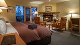 <b>Emerald Lake Lodge Room</b>. Images powered by <a href="https://iceportal.shijigroup.com/" title="IcePortal" target="_blank">IcePortal</a>.