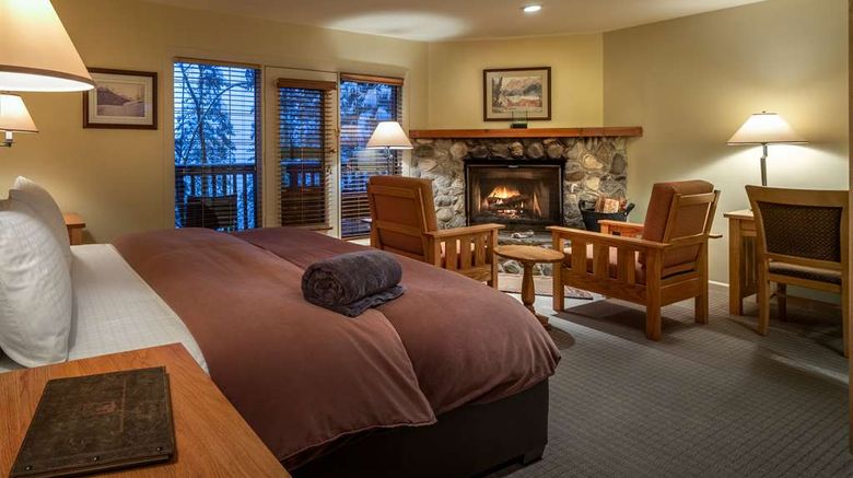 <b>Emerald Lake Lodge Room</b>. Images powered by <a href="https://iceportal.shijigroup.com/" title="IcePortal" target="_blank">IcePortal</a>.