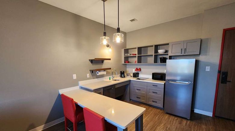 <b>Hawthorn Suites by Wyndham Del Rio Room</b>. Images powered by <a href="https://iceportal.shijigroup.com/" title="IcePortal" target="_blank">IcePortal</a>.