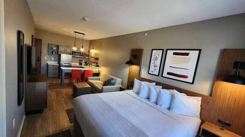 <b>Hawthorn Suites by Wyndham Del Rio Room</b>. Images powered by <a href="https://iceportal.shijigroup.com/" title="IcePortal" target="_blank">IcePortal</a>.