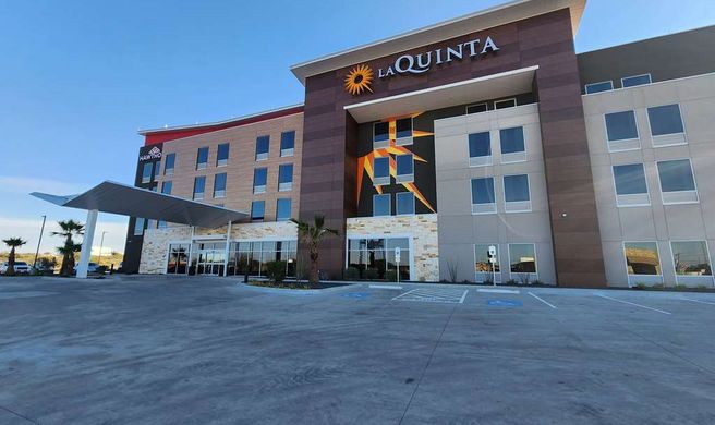Hawthorn Suites by Wyndham Del Rio Exterior