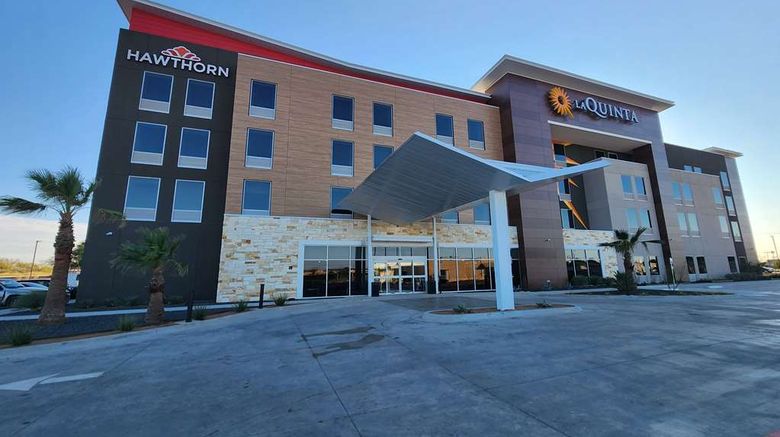 <b>Hawthorn Suites by Wyndham Del Rio Exterior</b>. Images powered by <a href="https://iceportal.shijigroup.com/" title="IcePortal" target="_blank">IcePortal</a>.