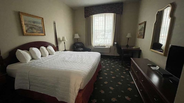 <b>SureStay by Best Western Eureka Room</b>. Images powered by <a href="https://iceportal.shijigroup.com/" title="IcePortal" target="_blank">IcePortal</a>.