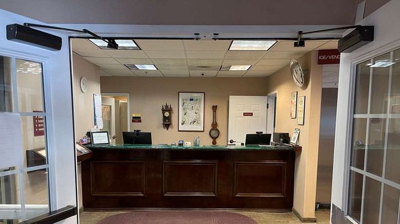 <b>SureStay by Best Western Eureka Lobby</b>. Images powered by <a href="https://iceportal.shijigroup.com/" title="IcePortal" target="_blank">IcePortal</a>.