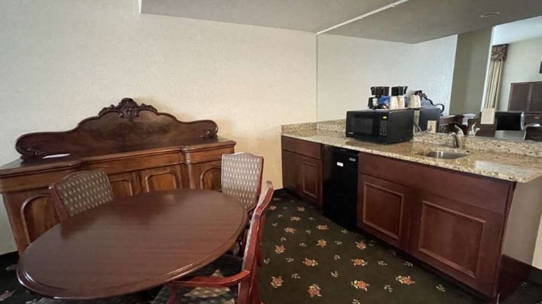 <b>SureStay by Best Western Eureka Room</b>. Images powered by <a href="https://iceportal.shijigroup.com/" title="IcePortal" target="_blank">IcePortal</a>.
