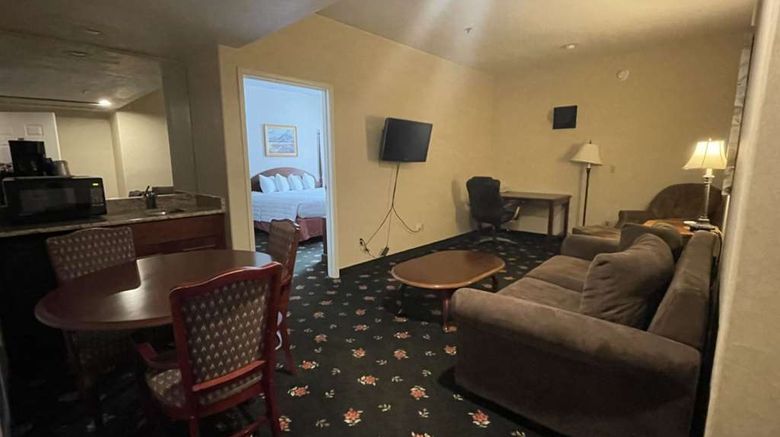 <b>SureStay by Best Western Eureka Room</b>. Images powered by <a href="https://iceportal.shijigroup.com/" title="IcePortal" target="_blank">IcePortal</a>.