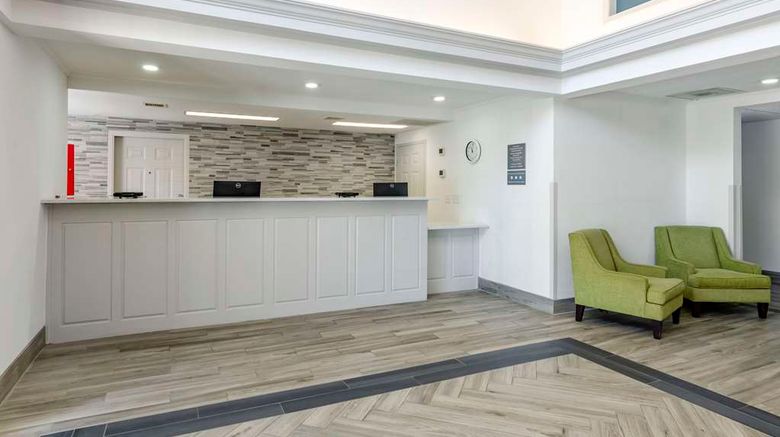 <b>Comfort Inn Lobby</b>. Images powered by <a href="https://iceportal.shijigroup.com/" title="IcePortal" target="_blank">IcePortal</a>.
