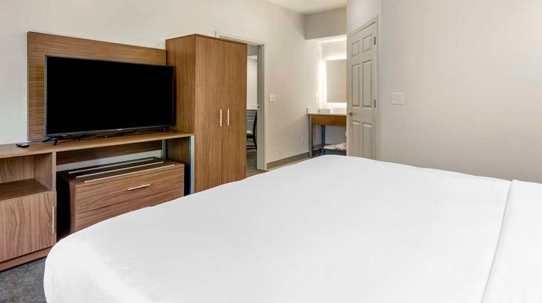 <b>Comfort Inn Suite</b>. Images powered by <a href="https://iceportal.shijigroup.com/" title="IcePortal" target="_blank">IcePortal</a>.