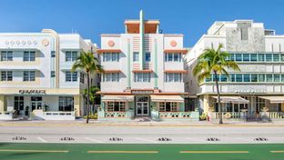 Hilton Vacation Club Crescent on S Beach