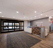 Hampton Inn by Hilton Detroit Southfield Lobby