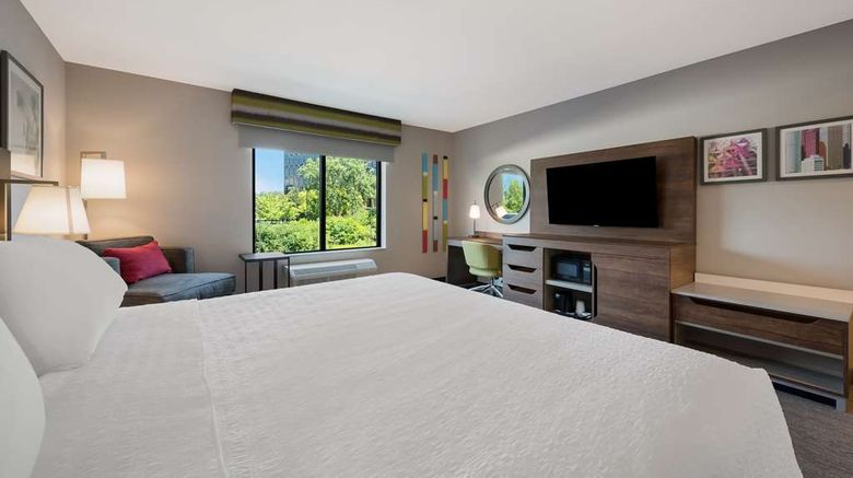 <b>Hampton Inn by Hilton Detroit Southfield Room</b>. Images powered by <a href="https://iceportal.shijigroup.com/" title="IcePortal" target="_blank">IcePortal</a>.