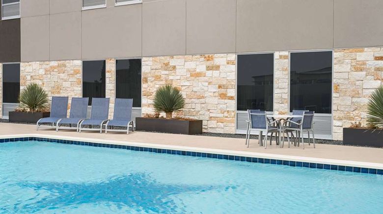 <b>La Quinta Inn & Stes by Wyndham Del Rio Pool</b>. Images powered by <a href="https://iceportal.shijigroup.com/" title="IcePortal" target="_blank">IcePortal</a>.
