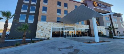 La Quinta Inn & Stes by Wyndham Del Rio Exterior
