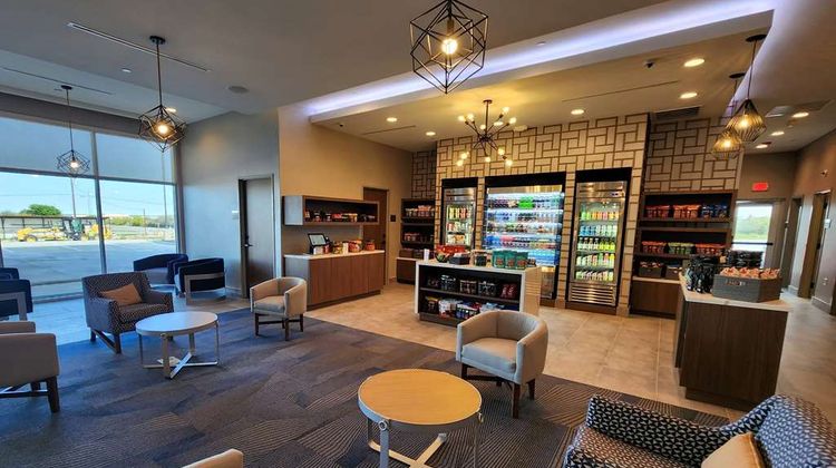La Quinta Inn & Stes by Wyndham Del Rio Lobby