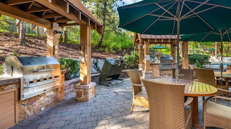 <b>Hilton Grand Vacations Club Whistler Restaurant</b>. Images powered by <a href="https://iceportal.shijigroup.com/" title="IcePortal" target="_blank">IcePortal</a>.