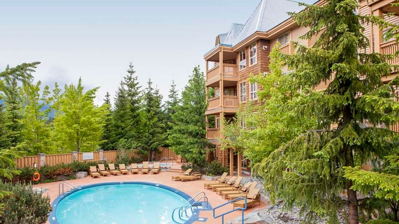 <b>Hilton Grand Vacations Club Whistler Pool</b>. Images powered by <a href="https://iceportal.shijigroup.com/" title="IcePortal" target="_blank">IcePortal</a>.