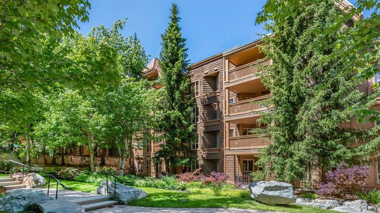 Hilton Grand Vacations Club Whistler Exterior