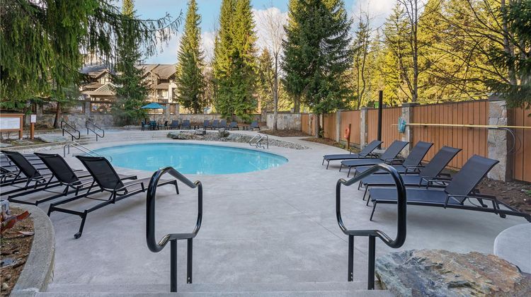Hilton Grand Vacations Club Whistler Pool