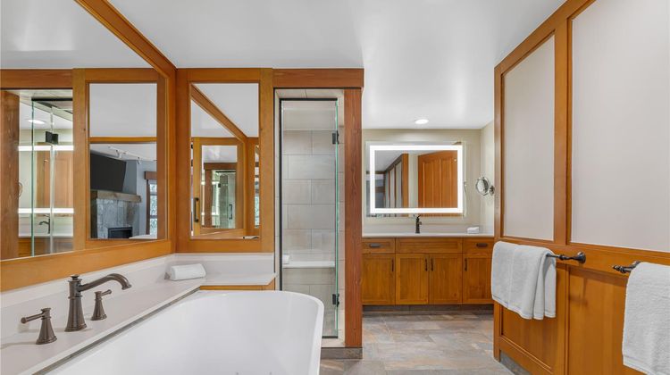 Hilton Grand Vacations Club Whistler Room