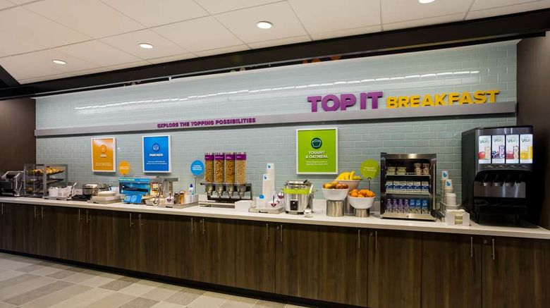<b>Tru by Hilton Traverse City Restaurant</b>. Images powered by <a href="https://iceportal.shijigroup.com/" title="IcePortal" target="_blank">IcePortal</a>.