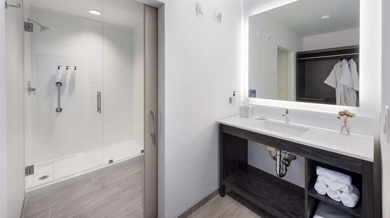 <b>Holman Riverfront Park Hotel, Tapestry Room</b>. Images powered by <a href="https://iceportal.shijigroup.com/" title="IcePortal" target="_blank">IcePortal</a>.