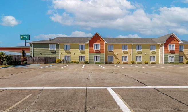 Quality Inn Exterior