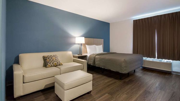 WoodSpring Suites Morrisville Room